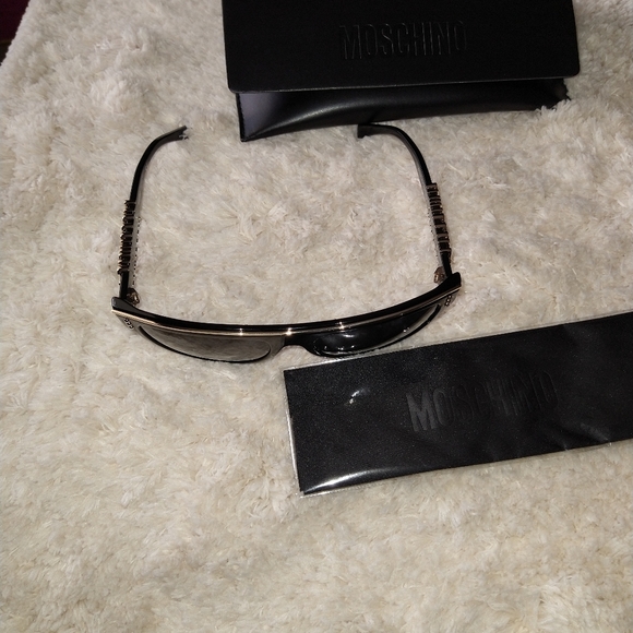 Moschino sunglasses ?